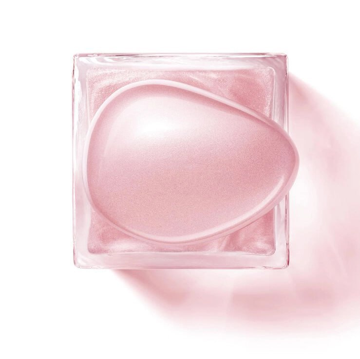 Image in article "Rose Milano Soie de Nacre"